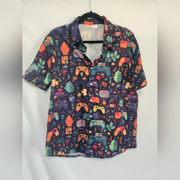 Gamer Guy Casual Button-up Shirt W Collar. Short-Sleeve. Size Medium Multi-Color - Picture 1 of 5